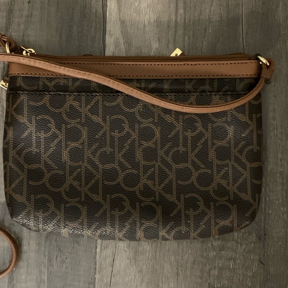 Calvin Klein Cross body bag - Picture 3 of 4